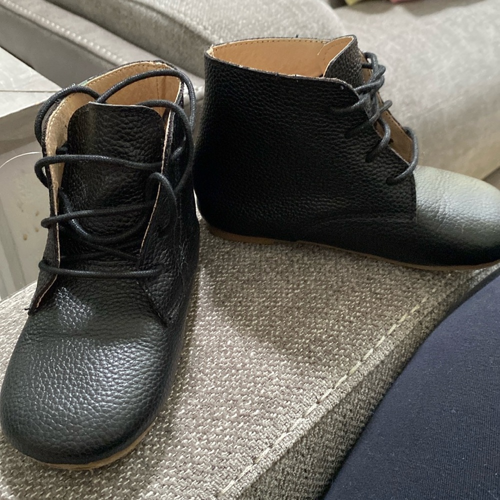 West Coast Mocs unisex size 10 toddler leather boots/Mocs worn once. EUC
